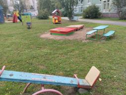 Прогулочная площадка группы № 2 "Неваляшки"